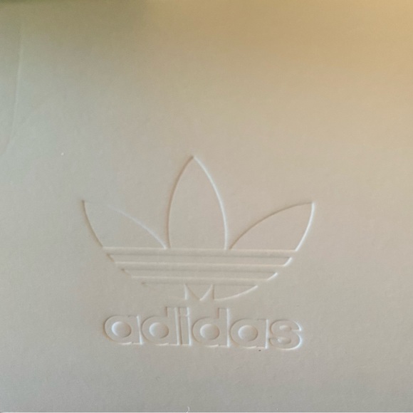 ADIDAS Nite Jogger
Beyonce Ivy Park Dark Green Frozen Yellow - Picture 5 of 10